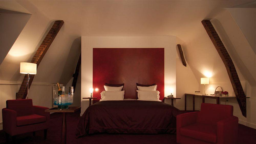 Country Club Hotel Yvre-l'Eveque ภายนอก รูปภาพ